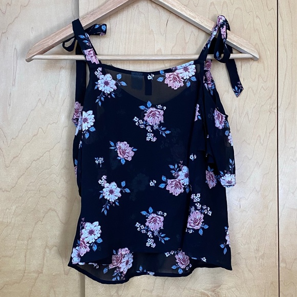 H & M Blouse - Picture 3 of 3